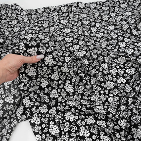 Ткань на отрез штапель 150 см №2612 Белые цветы на черном фото