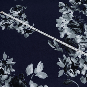 Ткань на отрез масло 150 см Серые розы на синем фото