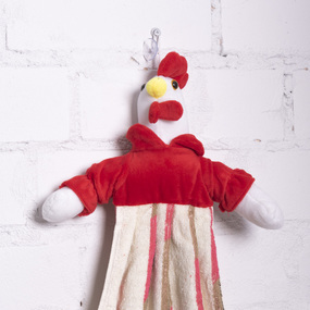 Кукла-полотенце интерьерная 30 50/26 см цвет красный фото
