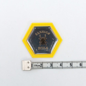 Силиконовая нашивка желтая шестиугольник Паук FASHION STYLE 4*4см фото