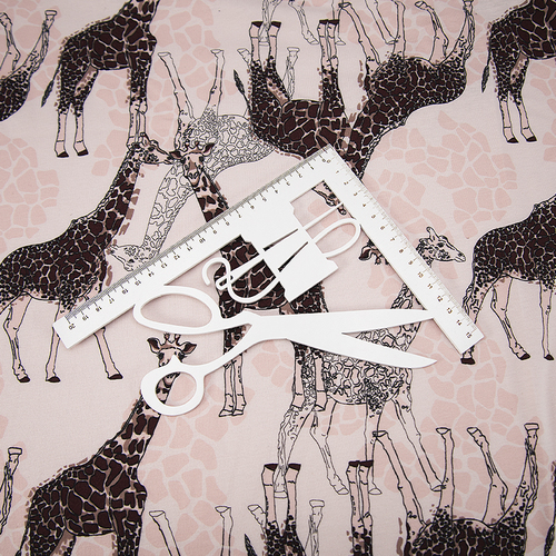 Ткань на отрез кулирка R4209-V1 Жирафы цвет пудровый фото 5